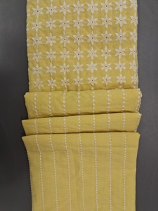 Tela de Algodón Premium Amarillo Pálido con Bordado Schiffli - Material con Diseño Floral Blanco, Estrellas y Borde Festoneado - Product Image 1