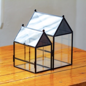 Wholesale Modern Black Metal <b>Frame</b> House Shape Glass <b>Plants</b> Terrarium Tabletop Vase Handmade for Home Decorations - Product Image 3