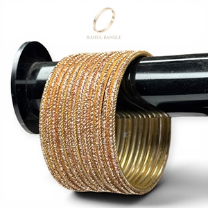 Nuevo Juego de Brazaletes de Acero Inoxidable de Lujo Ligero, Chapados en Oro, con Acabado de Diamantes de Imitación Brillantes para Mujer, Precio al por Mayor - Product Image 1