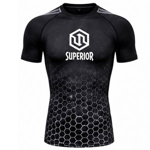 Camiseta de compresión cómoda de manga larga con tela que absorbe el sudor, que ayuda a los atletas a mantenerse concentrados y energizados. - Product Image 1