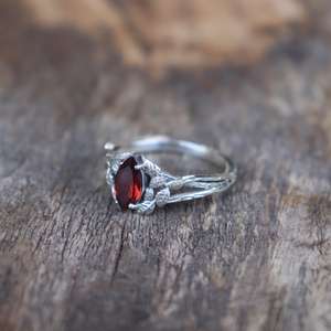 Anillo de Compromiso Vintage con Hoja de Granate, Anillo de Promesa Delicado, Plata de Ley 925 Única, Certificado IGI, Alta Calidad, Enero - Product Image 2