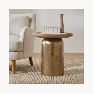 Mesa auxiliar de lujo moderna con superficie de cristal espejado y estructura metálica, recién llegada, elegante y personalizable, en venta. - Product Image 2