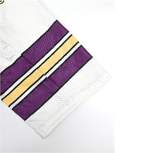 เสื้อฟุตบอลตาข่ายสไตล์เรโทรสำหรับผู้ชายและผู้หญิง คอวีทรงโอเวอร์ไซส์ พิมพ์ลายดิจิตอลแบบซับลิเมชั่น รับสั่งทำโลโก้ ชื่อ และหมายเลขจากโรงงาน - Product Image 4