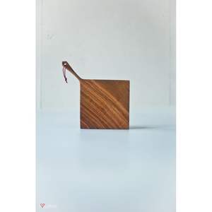 Planche à découper élégante en bois de manguier de qualité supérieure, durable et écologique, fabriquée en Inde par RR ENTERPRISES pour couper les fruits, les légumes et les aliments - Product Image 5