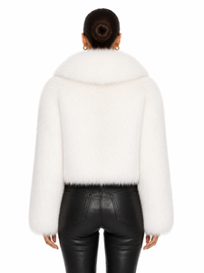 Veste en fausse fourrure ivoire de luxe pour femme avec col en peluche surdimensionné – Manteau d'hiver haut de gamme, fausse fourrure élégante au toucher doux - Product Image 2
