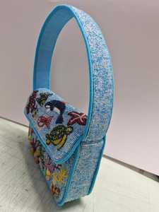Sac à bandoulière pour femme avec broderie motif poisson et perles, motif vague abstraite rose et verte, pochette à rabat pour soirées et événements - Product Image 3