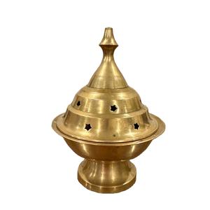 เตาเผากำยานทองเหลืองทำมือสุดหรูทันสมัยพร้อมฝาปิดแบบมีรูระบาย สำหรับธูป อะการ์บาตติ ใช้ในการทำสมาธิ บูชา และตกแต่งบ้าน - Product Image 1