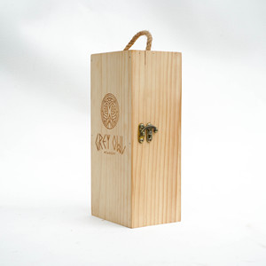 Portador de caja de vino de madera natural con asa Impresión en relieve Elegante Almacenamiento de viaje y estuche de regalo para almacenamiento de vino - Product Image 1