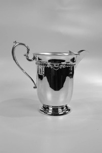 Carafe à eau élégante en acier inoxydable avec couvercle, pichet à boissons en métal durable pour table à manger, restaurant et restauration - Product Image 2