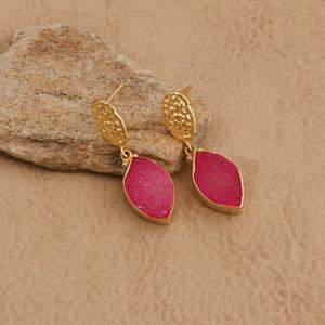 Boucles d'oreilles en forme de marquise en pierre précieuse Druzy rose fait à la main Bijoux de mode en plaqué or texturé avec un design unique de goujons - Product Image 2