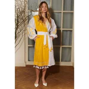 Kurti Largo de Lino Bordado en Amarillo y Blanco para Mujer, Ecológico, Lavable, con Cinturón, de Manga Larga, al por Mayor - Product Image 1