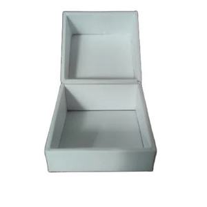 Boîte rigide en papier kraft blanc élégante à prix d'usine pour bijoux, avec fermeture magnétique, pour bagues, colliers, bracelets, gaufrage et revêtement UV - Product Image 4