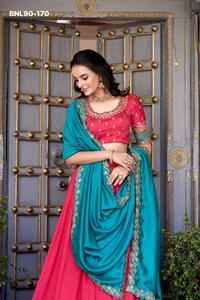 Ensemble Lehenga-Choli en toile de soie Vichitra de haute qualité avec broderie Zari, dentelle et bordure en dentelle à sequins – Vente en gros - Product Image 5
