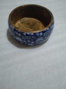 Ensemble saladier et cuillère en bois émaillé artisanal – Vaisselle de service unique faite à la main pour salades, fruits, collations - Product Image 3