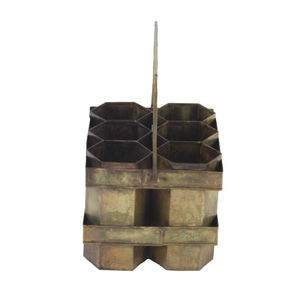 Moderno Botellero Geométrico de Metal para Mesa, Apilable, de Hierro Forjado, con Acabado Negro y Base de Madera - Product Image 3