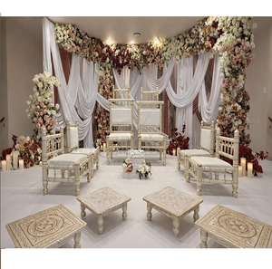 Sillas Mandap de Madera Tratada Estilo Vintage para Bodas del Sur de Asia, Sillas Vedi Personalizadas, Juego de Sillas Mandap para Bodas Reales - Product Image 1