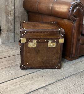 Table basse vintage en bois de manguier, coffre de rangement en cuir buff, avec accents en laiton faits à la main, meuble de salon - Product Image 2
