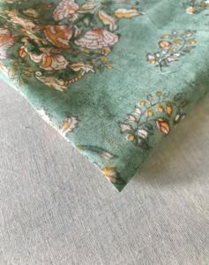 Tela de algodón estampada a mano – Diseño de ramo floral |   Textil Tradicional Indio Verde Azulado - Product Image 2