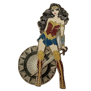 Buen Precio, Pin de Solapa de Esmalte Suave Personalizado con Logotipo, Estilo Anime, Recubierto de Epoxi, de Aleación de Zinc y Níquel Negro, Talla Única, para Eventos - Product Image 1