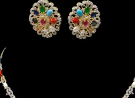 Glamorous Trendy Gold and White Finish Navratana Tachonado Collar Set con Pendientes AD Stones para Mujeres Wedding Parties Wear - Product Image 2