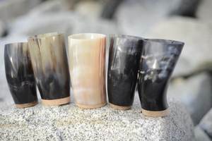 Copa para Beber Hecha a Mano con Cuerno de Búfalo, Diseño Tallado de Martillo de Thor, Artesanía Natural, Obra de Arte Coleccionable, Copa de Vino Grabada en Cuerno - Product Image 6
