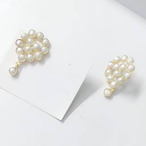 ต่างหูมุกธรรมชาติขนาดเล็ก 4 ซม. เงินแท้ 925 ชุบทอง 18K ดีไซน์หรูหรา น้ำหนักเบา เครื่องประดับผู้หญิง สไตล์ชาติพันธุ์ ของขวัญสำหรับเธอ - Product Image 2