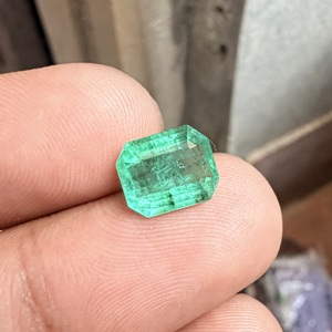 มรกตธรรมชาติจากแซมเบีย 2.65 กะรัต สีเขียวสดใส ทรงสเต็ปคัท พลอยเม็ดเดี่ยว ขนาด 9.4x7.7x5 มม. สำหรับทำเครื่องประดับคุณภาพสูง ขายส่ง Stone8 - Product Image 4