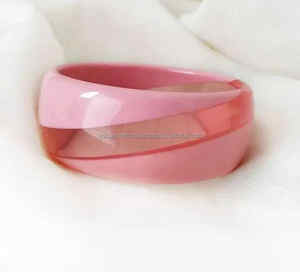 Bracelet élégant fait à la main en résine rose pour les femmes conception de rivière transparente avec perle Unique brillant accessoire de mode mariages - Product Image 1