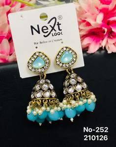 Aretes de Diseño con Perlas de Imitación y Geometría Tradicional India Kundan para Mujeres y Niñas - Product Image 4