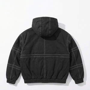 Chaqueta Negra Acolchada con Capucha y Forro, con Costuras en Contraste y Cierre de Botones a Presión |   Ropa Urbana Resistente OEM / Marca Privada - Product Image 2