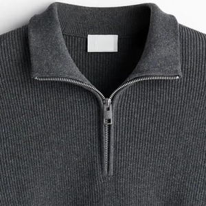 Pull confortable à demi-zip pour tous les jours, avec texture tricotée fine, coupe décontractée et fermeture avant ajustable. - Product Image 6