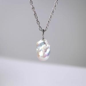 Collar con Colgante de Perla Natural de Forma Barroca para Mujer, Cadena de Suéter con Diseño de Nariz de Cerdo, Estilo Lujoso y Ligero para Otoño e Invierno - Product Image 3