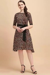 Robe de soirée imprimée en crêpe épais pour femme, col rond, manches trois quarts, imprimé animal marron, entièrement cousue, longueur normale - Product Image 3