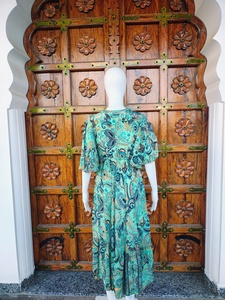 Robe longue décontractée d'été en soie pour femme, style vintage, simple, écologique, respirante, anti-plis, ample, à volants, col en V et manches flottantes - Product Image 3