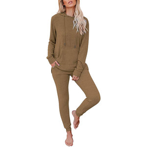 Ensemble de sport pour femme personnalisé avec logo, collection été 2025 – Haut à capuche et short taille élastique, haute élasticité - Product Image 4