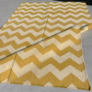 Alfombra Abstracta Tejida a Mano de Lana, Amarilla y Blanca |   Alfombra Moderna para Decoración del Hogar, Ecológica y Apta para Mascotas, de Tejido Plano - Product Image 1