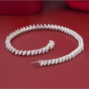 สร้อยข้อมือเทนนิสทองคำแท้ 14K ประดับเพชรทรงมาร์คีส์ 3.03 กะรัต เพาะเลี้ยงในห้องปฏิบัติการ ทอง 10K/สีเหลือง/สีขาว รับรองโดย IGI แบบ Chevron Prong - Product Image 3