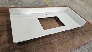Comptoirs de cuisine modernes en quartz technique blanc polaire découpés sur mesure et plans de toilette personnalisés pour appartements - Product Image 5