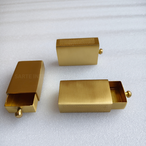 Caja de Seguridad Moderna de Latón Sólido para Fósforos, Acabado Lujo Oro/Plata, Contenedor de Fósforos para Decoración de Cocina, Exportación a Granel, Bajo Precio - Product Image 1