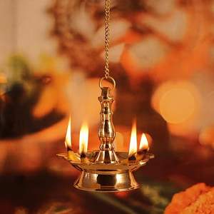 Urli Diya Decorativo Tradicional de Metal con Forma de Loto, Hecho de Latón para Flores Flotantes, Hermoso Tazón Decorativo Diwali Diya - Product Image 3