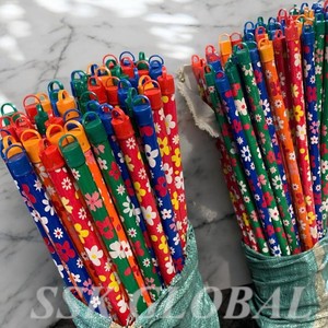 Brosse à balai en bois enduit de PVC de 120 cm, durable et écologique, fabriquée au Vietnam, avec un ensemble pelle et balayette pour la maison - Product Image 3