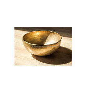 Bol de service en laiton martelé finition antique parfait pour les repas de fête et l'arrangement décoratif de cuisine de luxe à domicile - Product Image 1