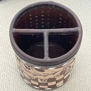 Nouveauté March Expo : Porte-stylo rond en cuir à motif damier, style occidental, fait main, organisateur de bureau, accessoire de bureau artisanal - Product Image 5