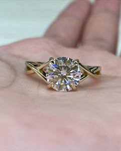 Anillo de Compromiso Solitario con Diamante Cultivado en Laboratorio de 2 Quilates, Corte Brillante Redondo, Certificado IGI - Product Image 2