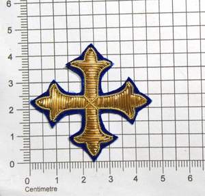 Cruz de Hilo Metálico Dorado Bordada a Mano de Lujo Premium con Efecto 3D en Relieve, Resistente al Agua, Color y Forma Personalizables - Product Image 1