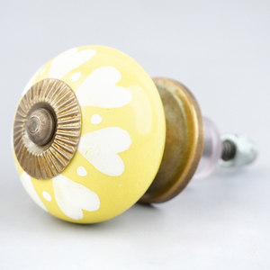 Boutons de meuble en céramique faits à la main en gros, poignées de porte et tirants de tiroir ronds en forme de cœur jaune et blanc - Product Image 3