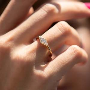 แหวนหมั้นเพชรทรงมาร์คีส์ทองคำ 14K สำหรับผู้หญิง สไตล์คลาสสิก - Product Image 5
