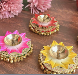 ที่วางเทียนรูปดอกบัวสีแดงหรูหรา พร้อมกระดิ่งทองเหลือง สำหรับตกแต่งบ้าน - Product Image 3