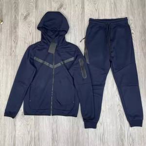 Ensemble de survêtement en molleton technique bleu marine pour homme, avec logo personnalisé, sweat à capuche zippé et pantalon de jogging, coupe ajustée, assorti - Product Image 1