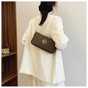 Bolso de Mano de Lujo para Mujer, Diseño de Marca, Estilo Chanel, con Letras, para Todas las Temporadas, Hecho de Material PU - Product Image 3